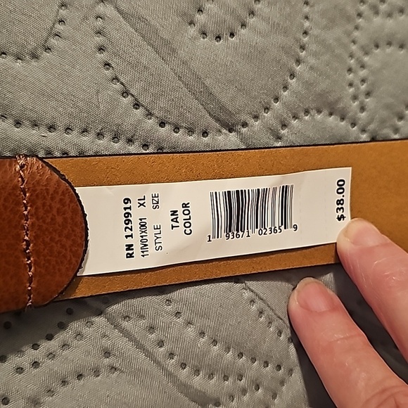 Crown & Ivy Men's Leather Belt - Picture 3 of 6